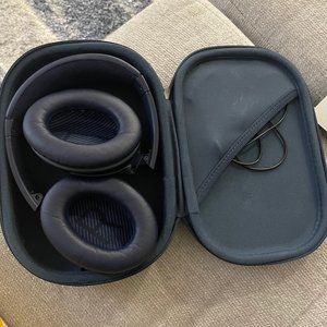 BOSE Quiet Comfort 35 wireless bluetooth head phones